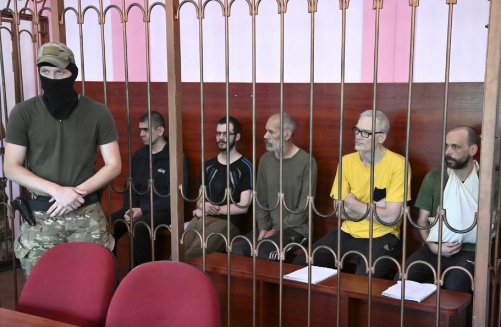 Cinci străini sunt judecaţi drept mercenari de separatiştii din Donețk. Trei riscă să fie executați